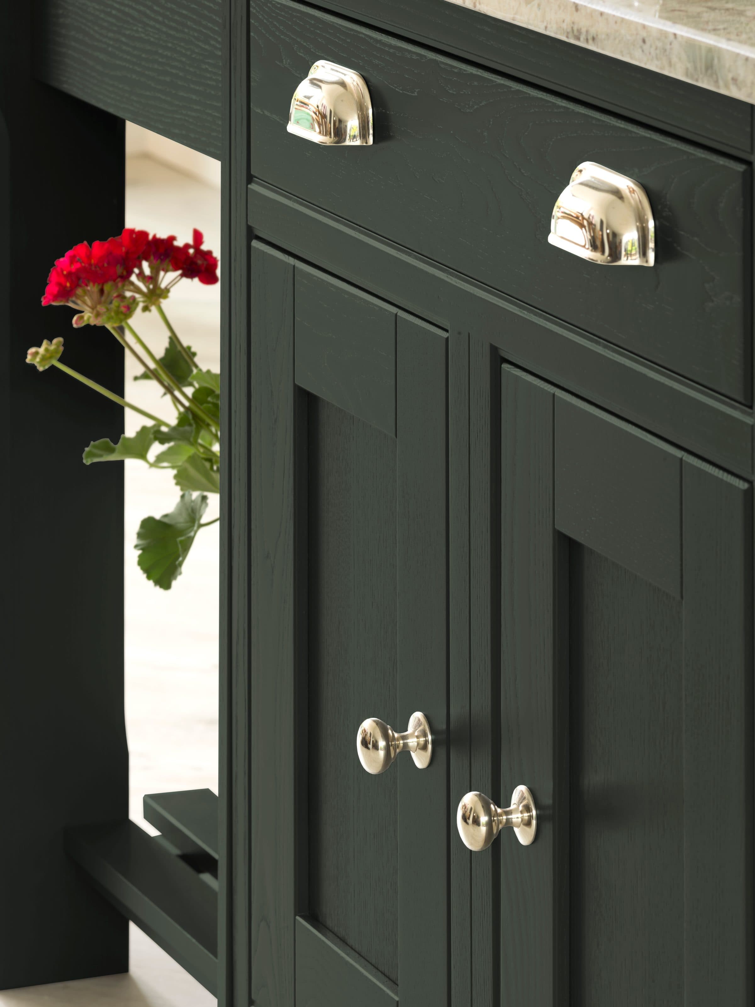 Helmsley simplified rail profile and hardware detail